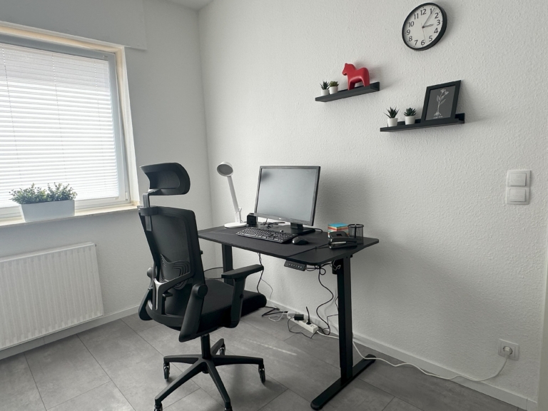 Workspace im Serviced Apartment Euskirchen — Cameiroo